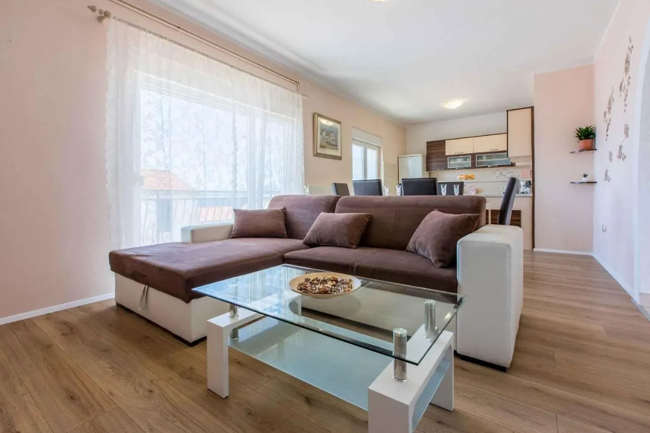 Apartment In Crikvenica 39218