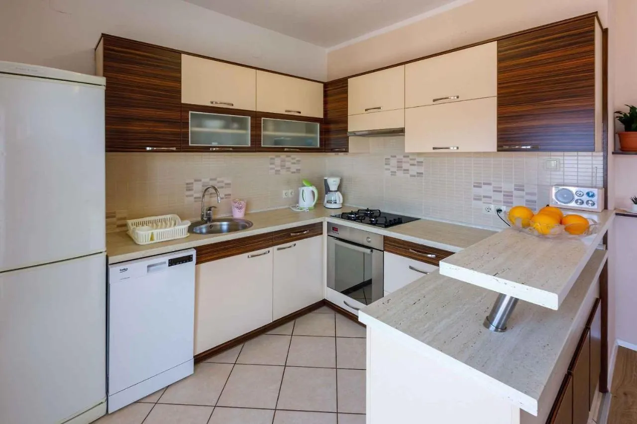 Apartment In Crikvenica 39218